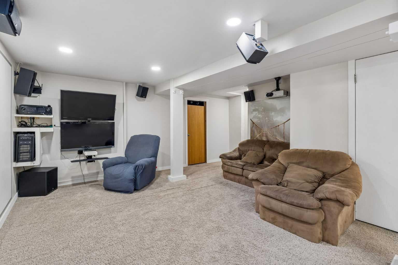 212 Whitman Place NE