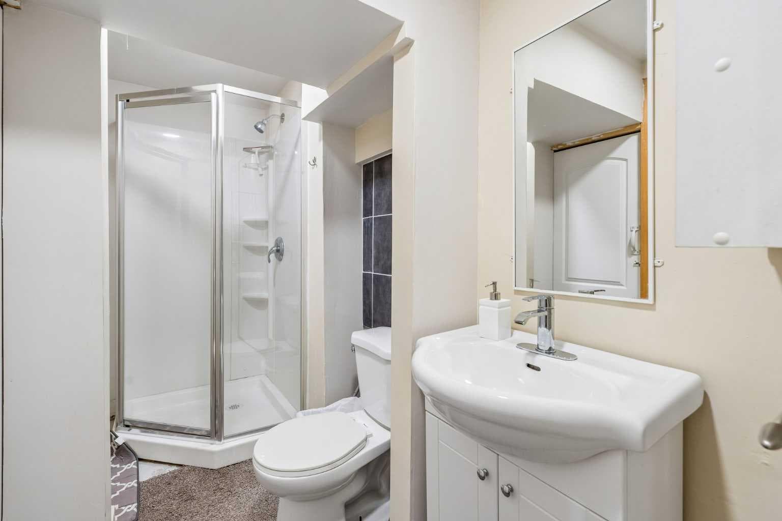 212 Whitman Place NE