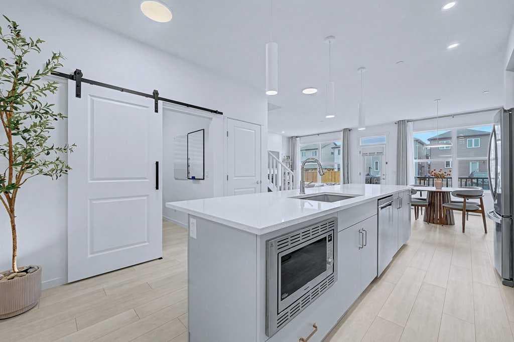 250 Hotchkiss Common SE