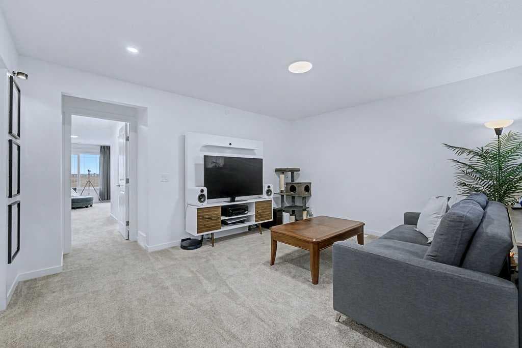250 Hotchkiss Common SE
