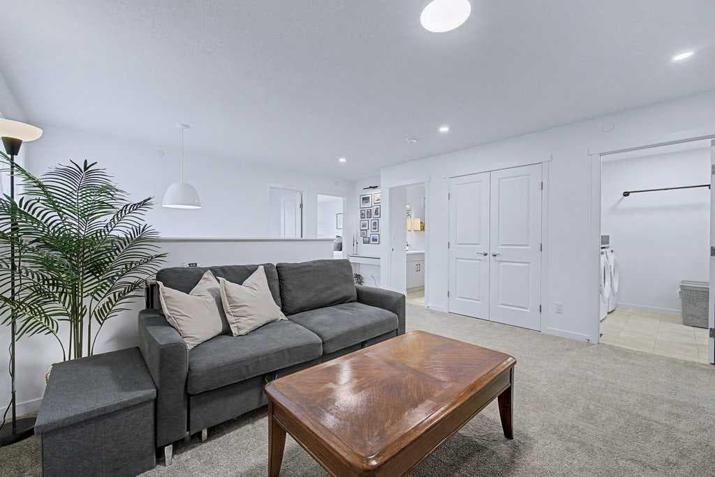 250 Hotchkiss Common SE