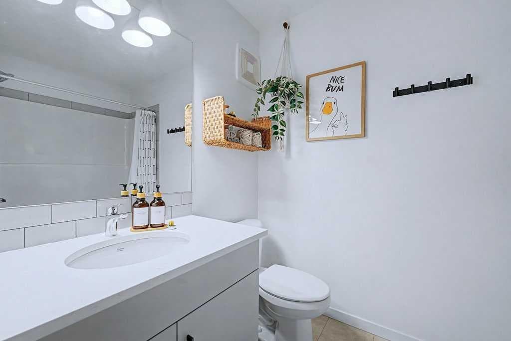 250 Hotchkiss Common SE