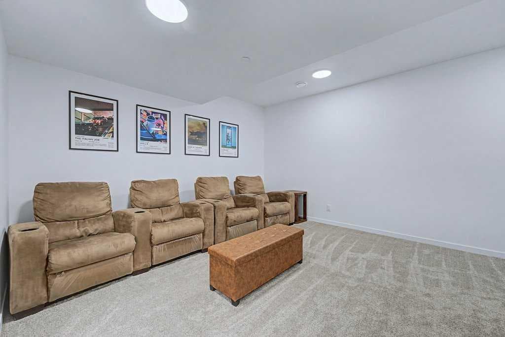 250 Hotchkiss Common SE