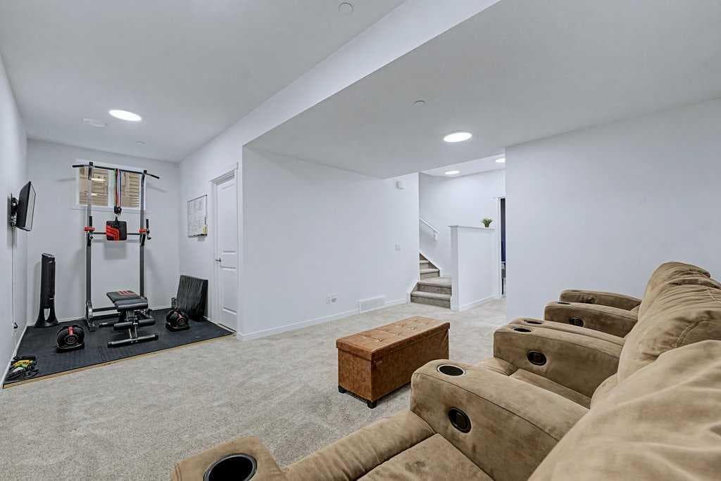 250 Hotchkiss Common SE
