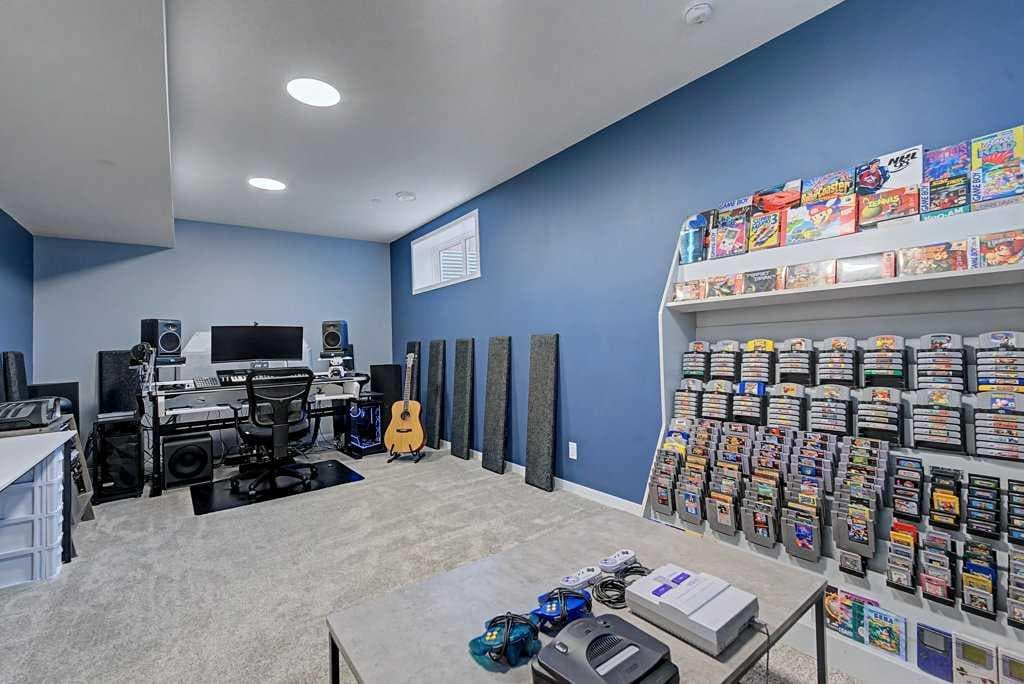 250 Hotchkiss Common SE