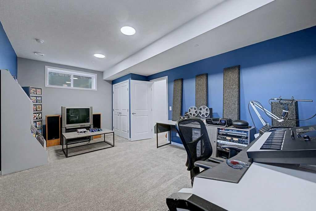 250 Hotchkiss Common SE