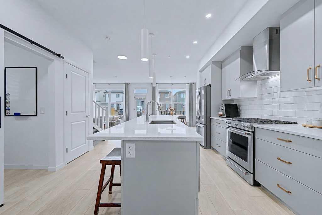 250 Hotchkiss Common SE