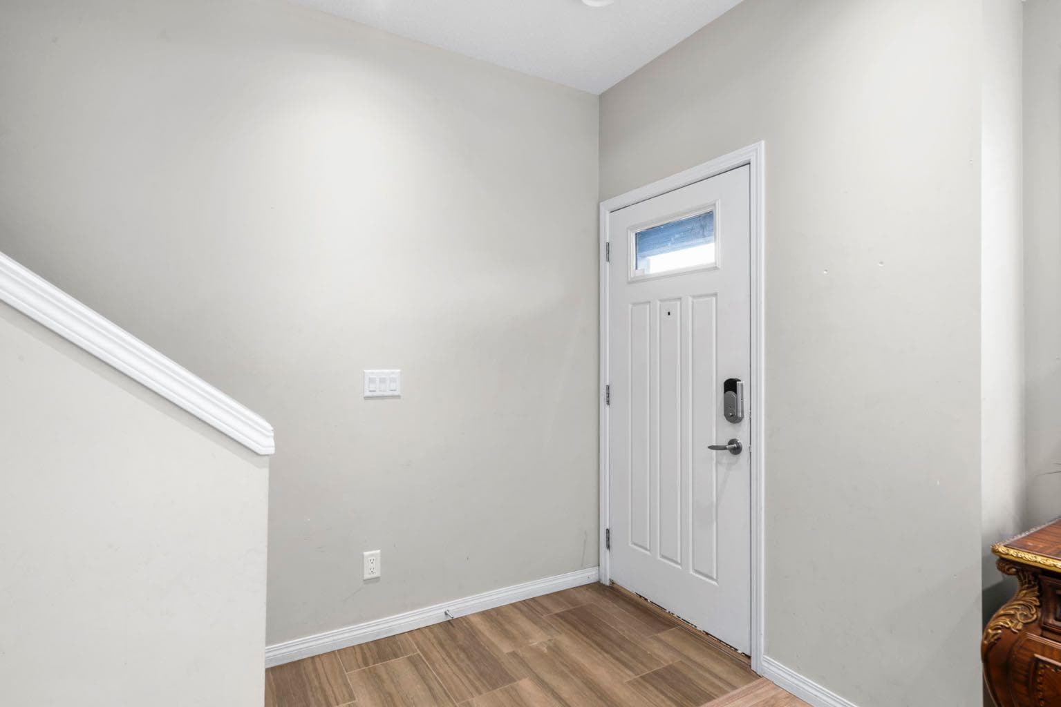 2001, 280 Williamstown Close NW