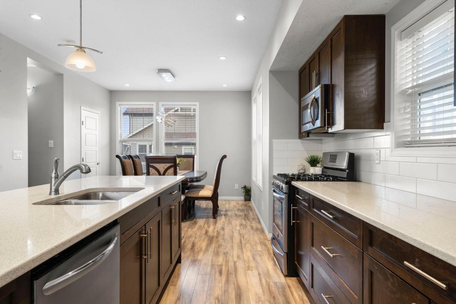 2001, 280 Williamstown Close NW