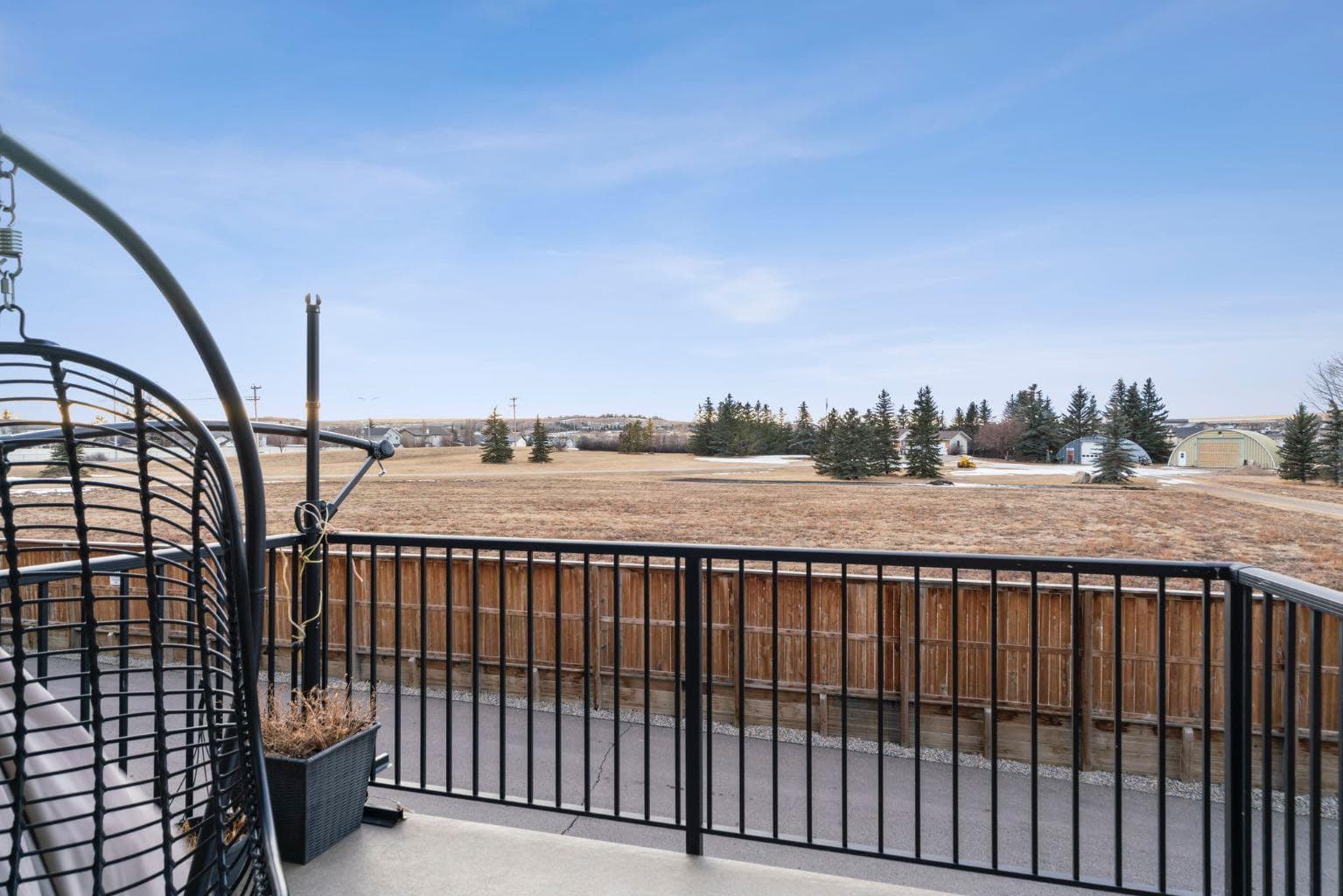 2001, 280 Williamstown Close NW