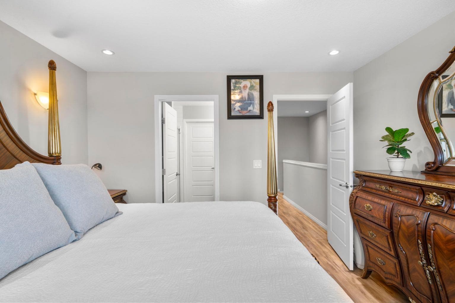 2001, 280 Williamstown Close NW