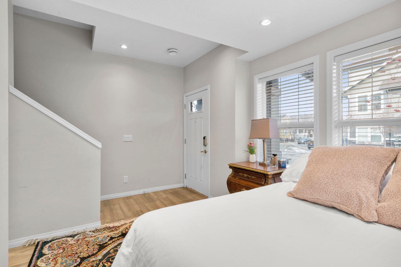 2001, 280 Williamstown Close NW
