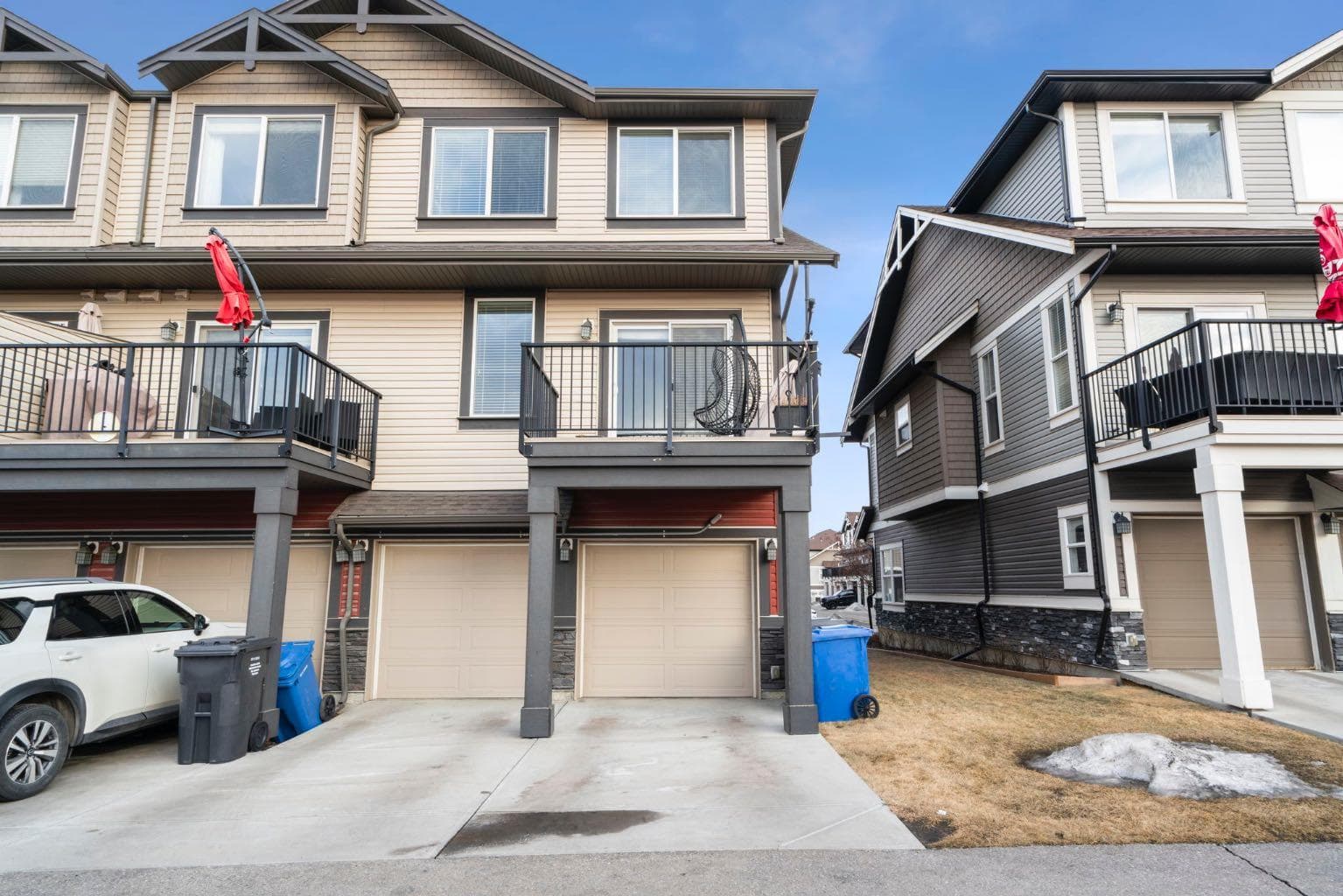 2001, 280 Williamstown Close NW