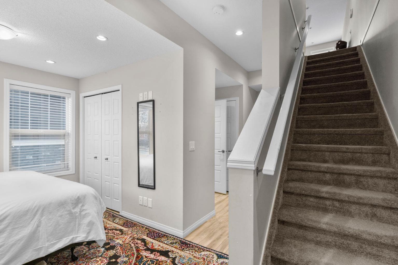 2001, 280 Williamstown Close NW