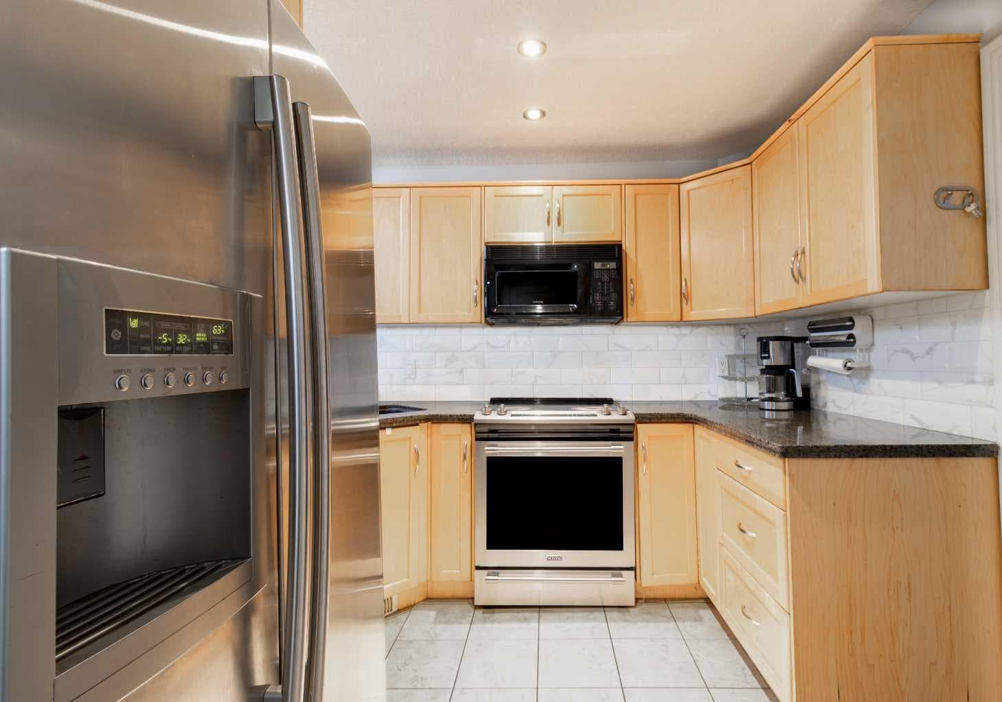 175, 77 Glamis Green SW