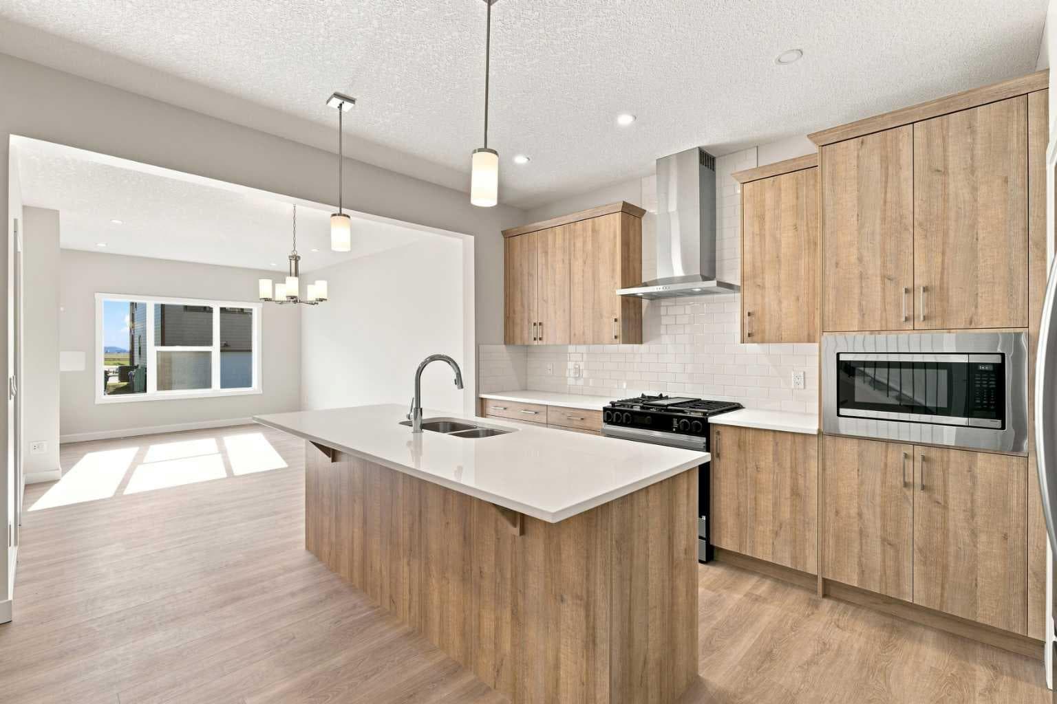 76 Buffaloberry Manor SE