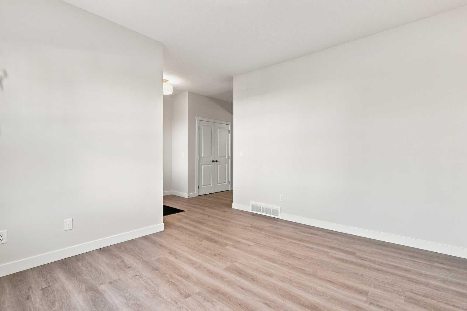 76 Buffaloberry Manor SE