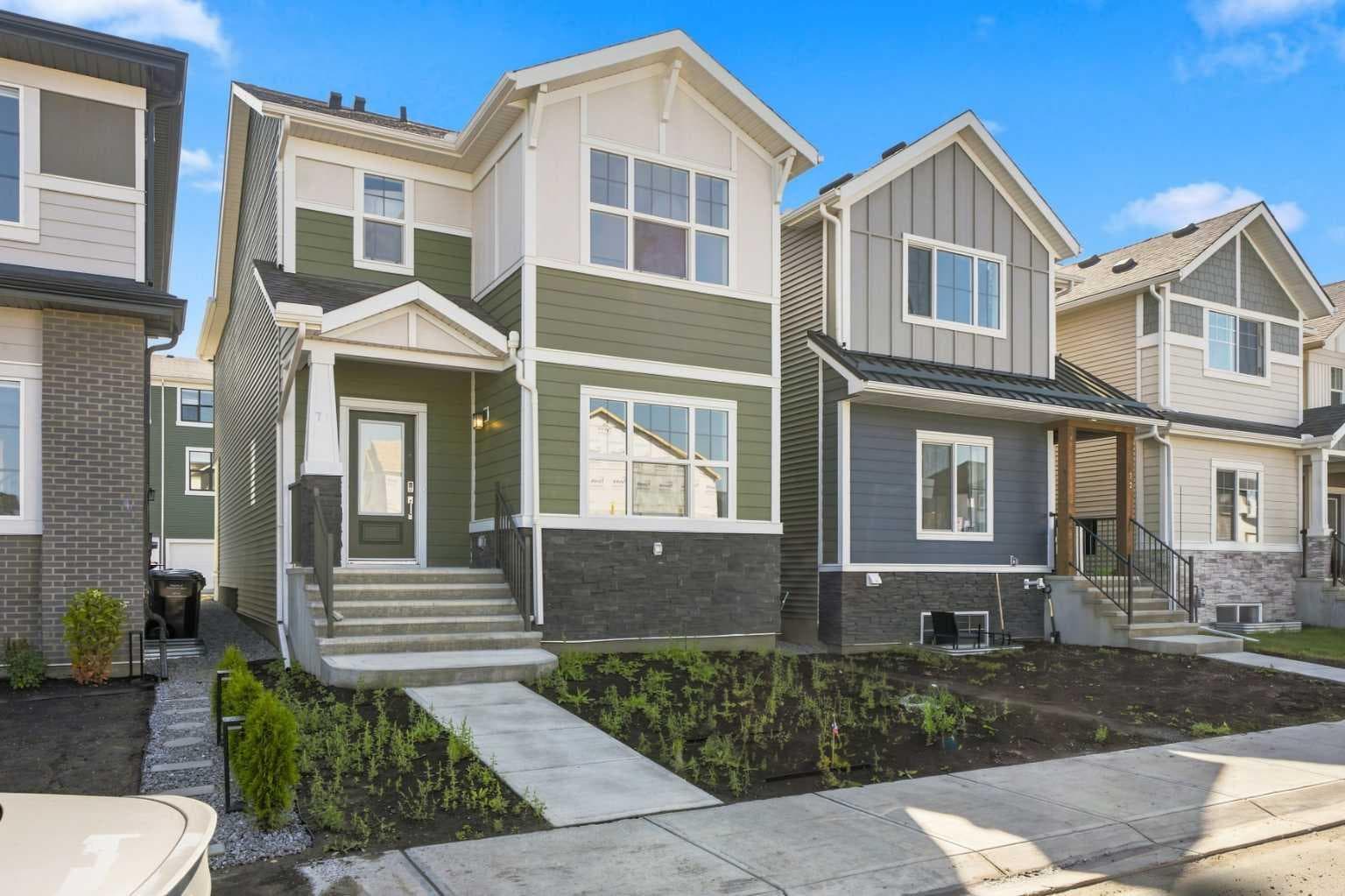 76 Buffaloberry Manor SE