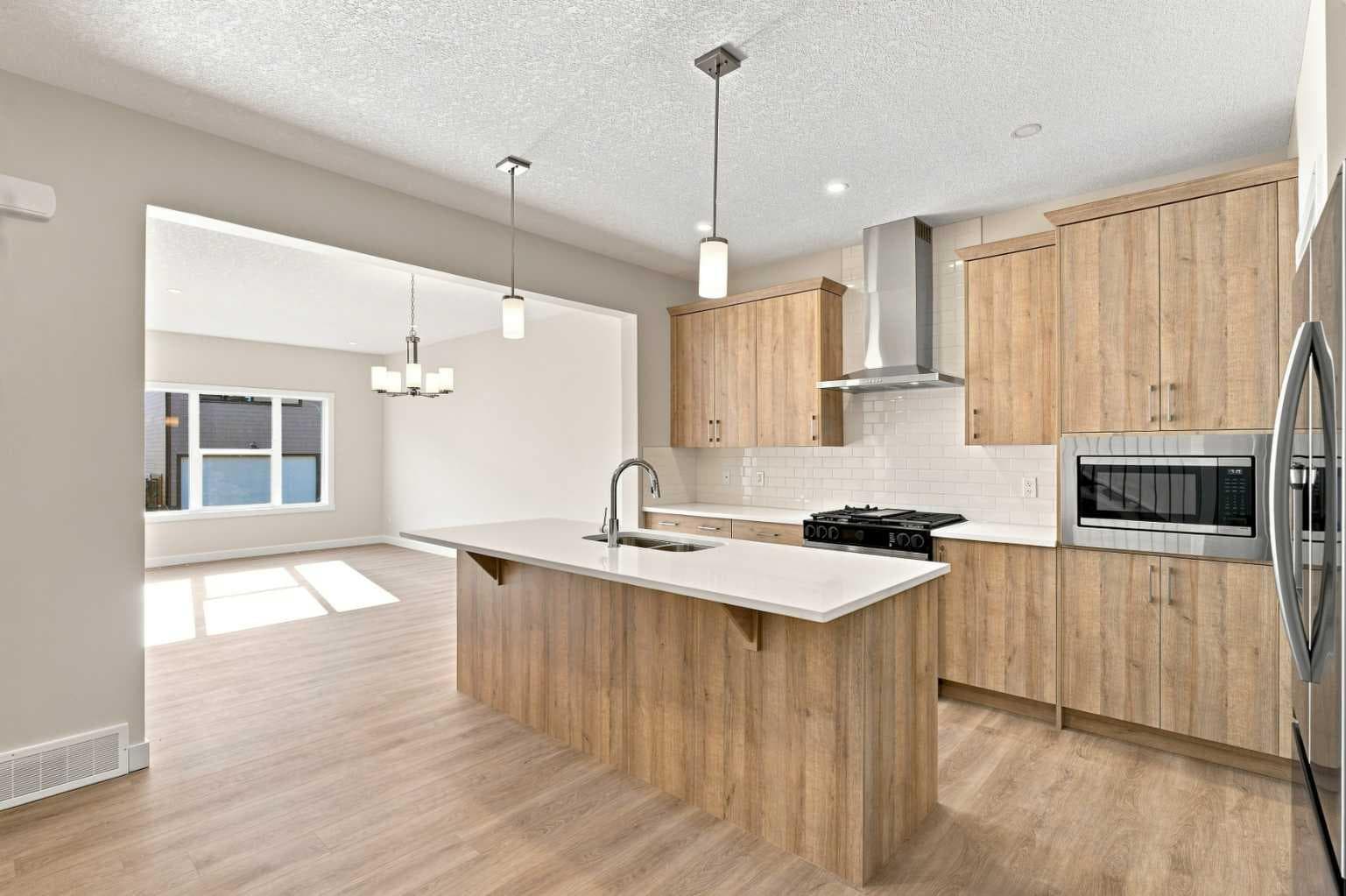 76 Buffaloberry Manor SE