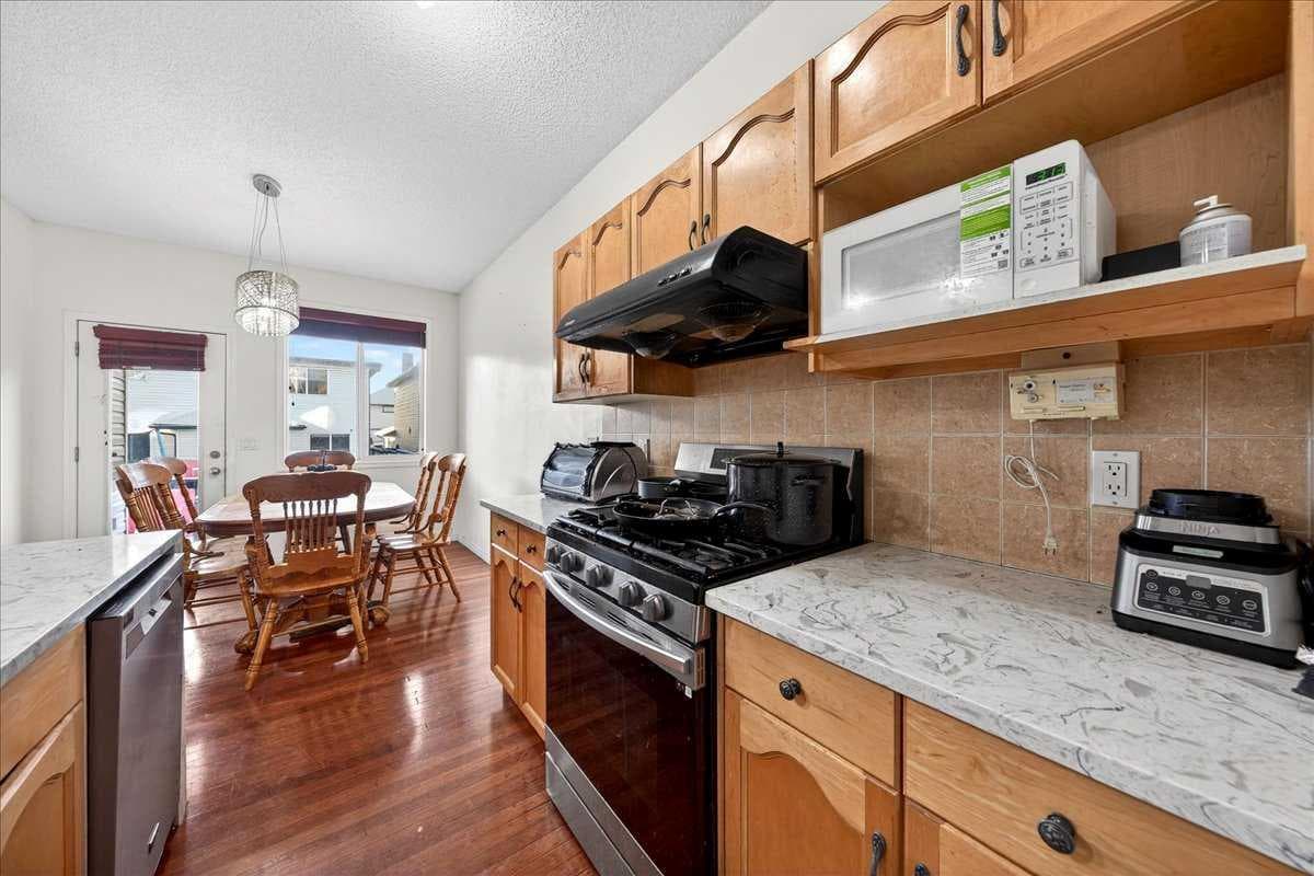 34 Saddlecrest Crescent NE