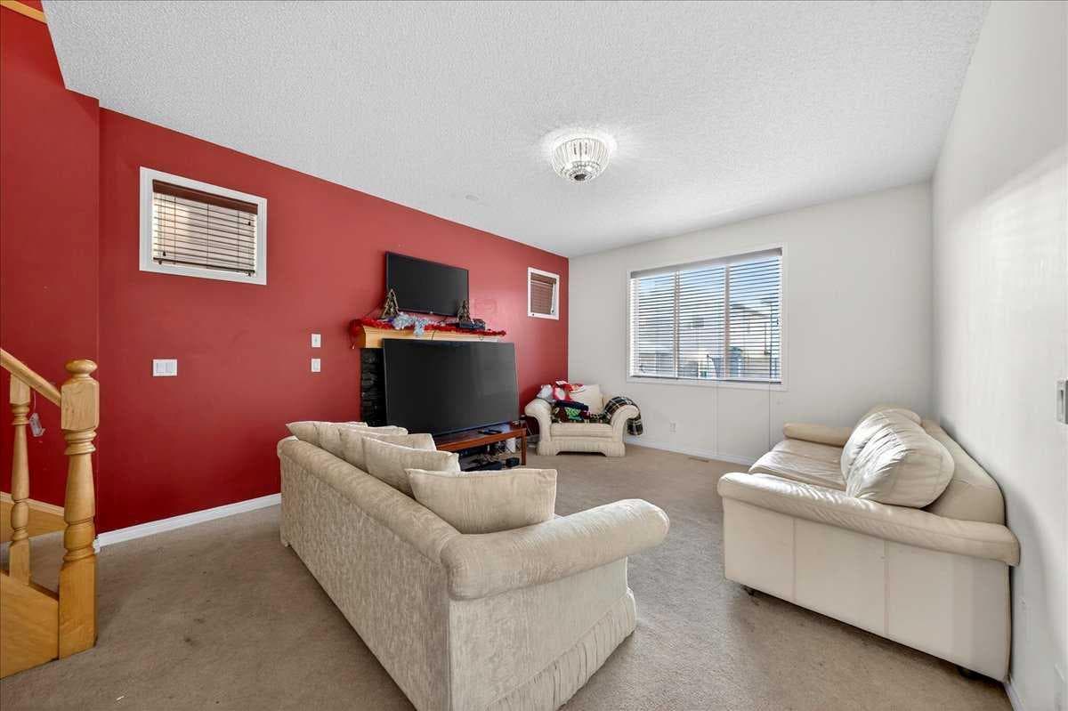 34 Saddlecrest Crescent NE