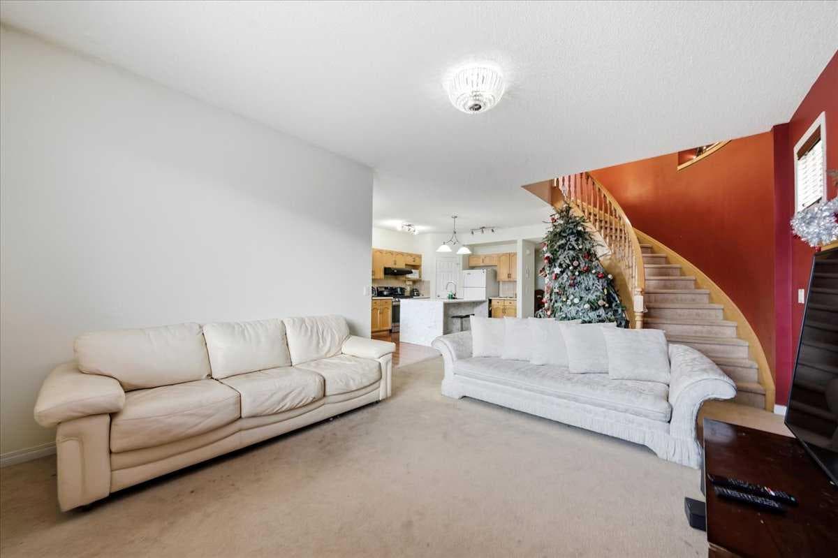 34 Saddlecrest Crescent NE