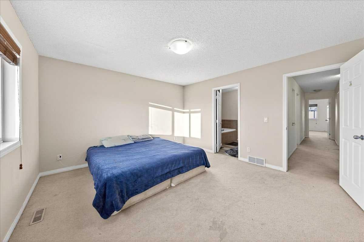 34 Saddlecrest Crescent NE