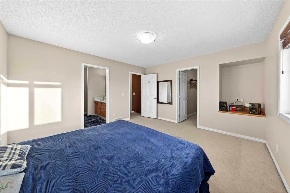34 Saddlecrest Crescent NE