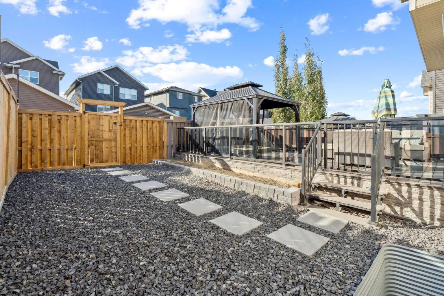 383 Evansglen Drive NW