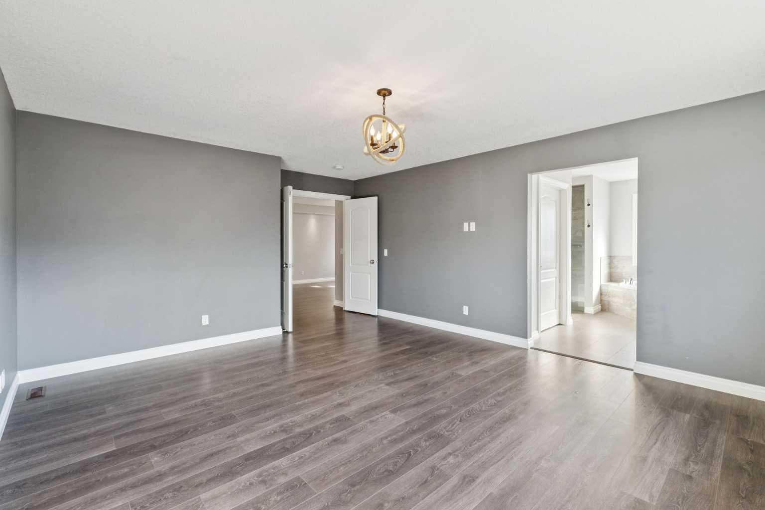 383 Evansglen Drive NW