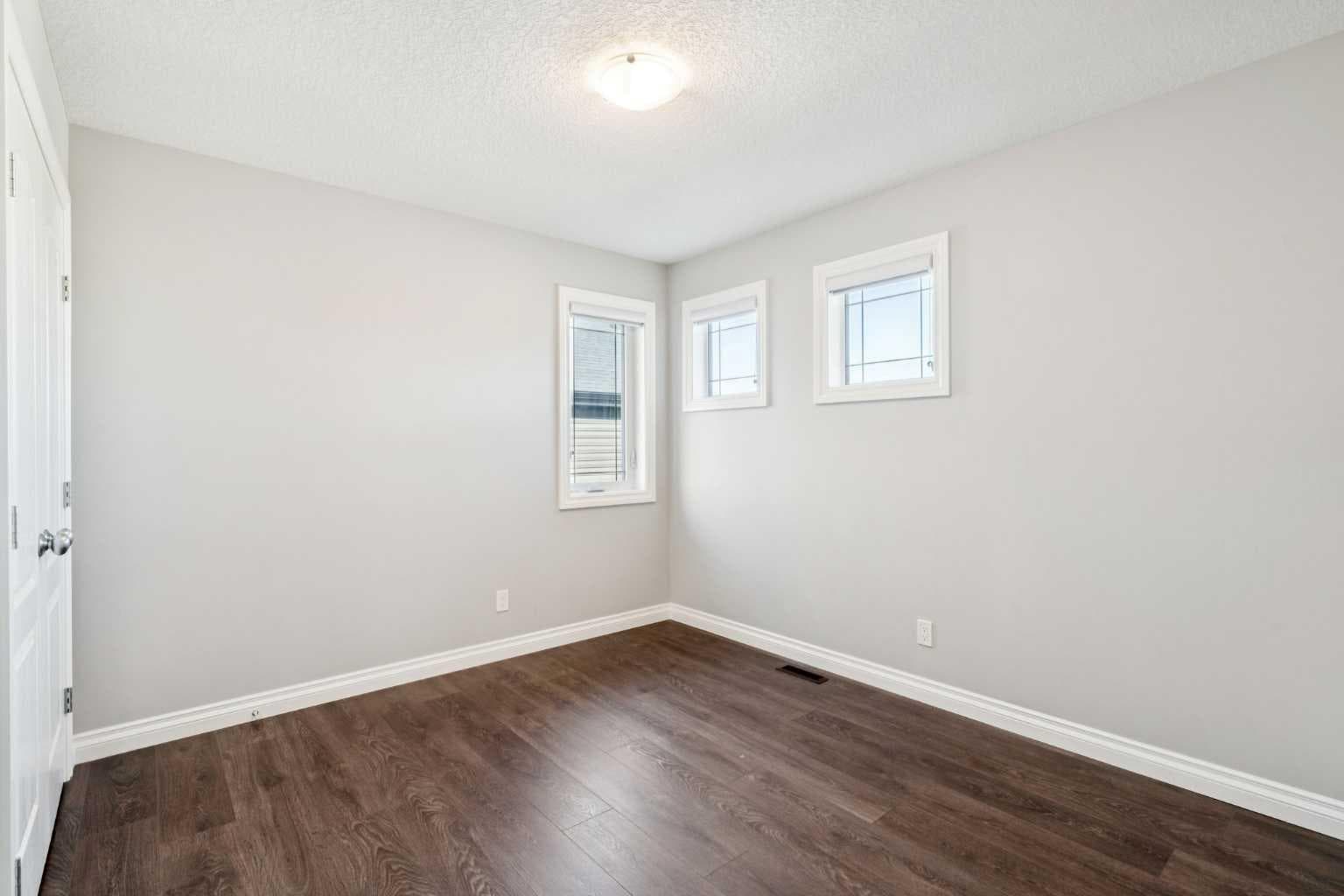 383 Evansglen Drive NW
