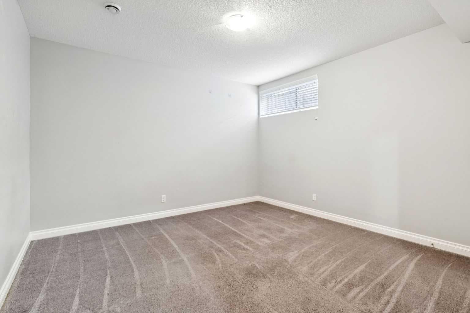 383 Evansglen Drive NW