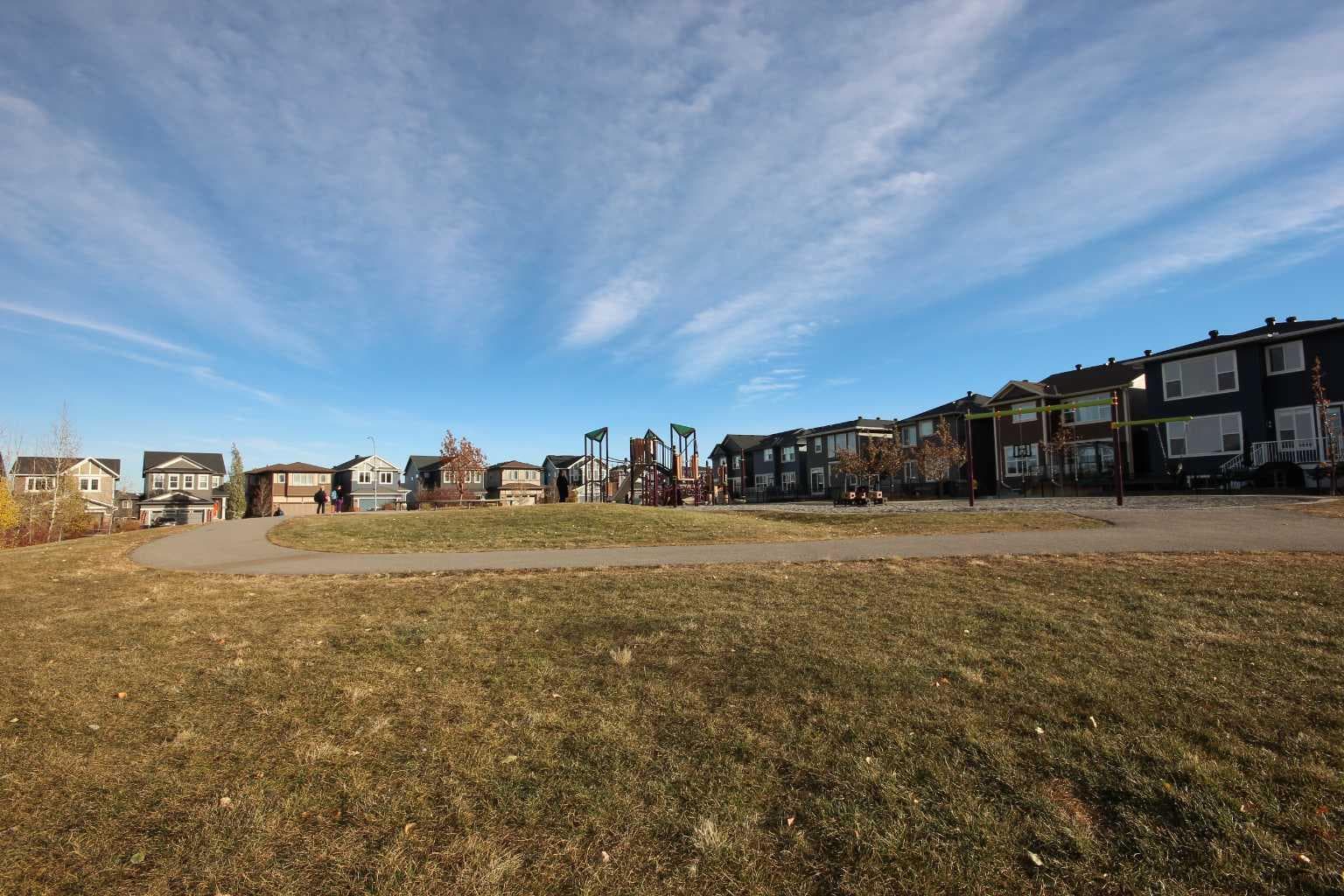 383 Evansglen Drive NW