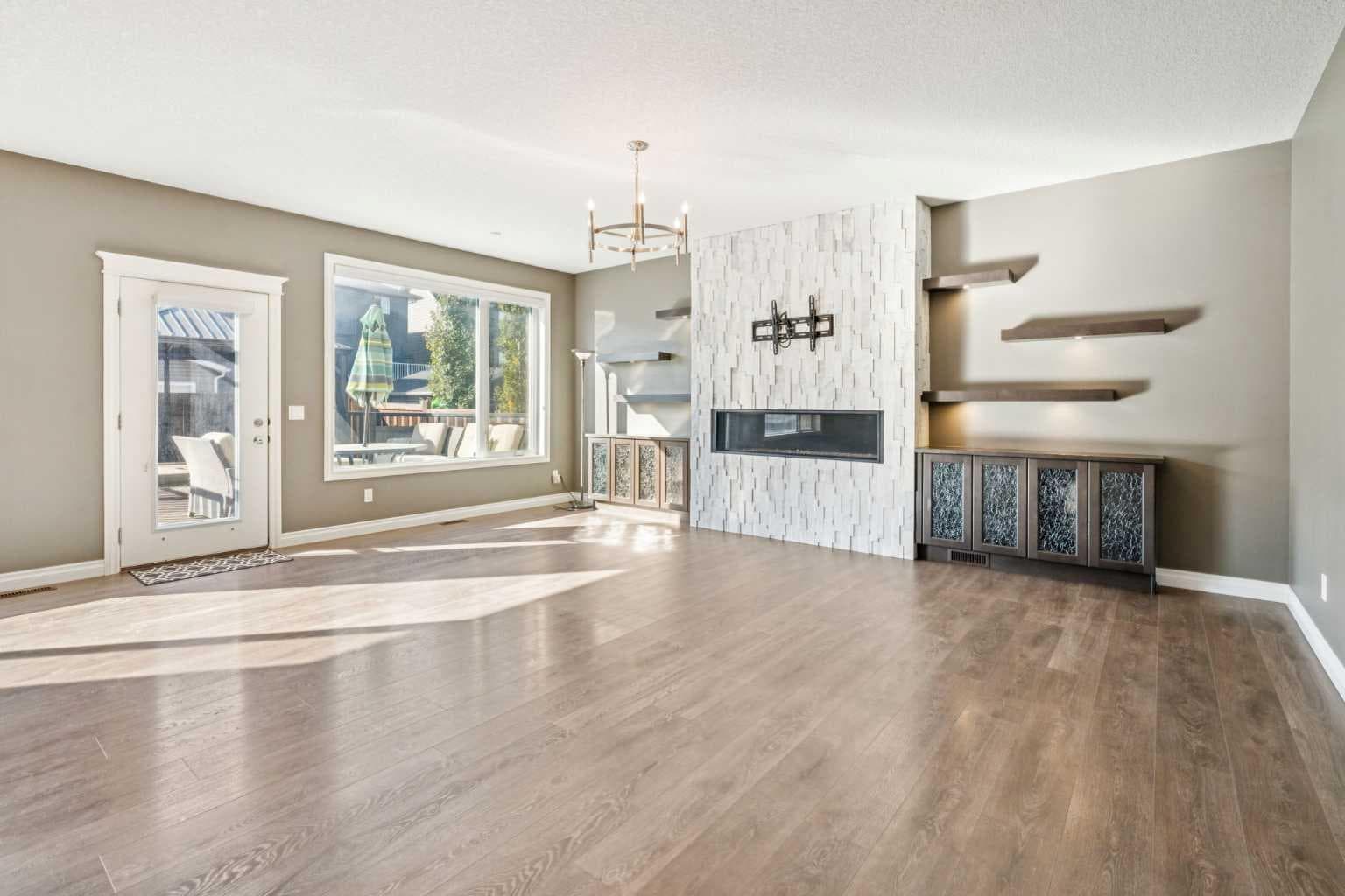 383 Evansglen Drive NW