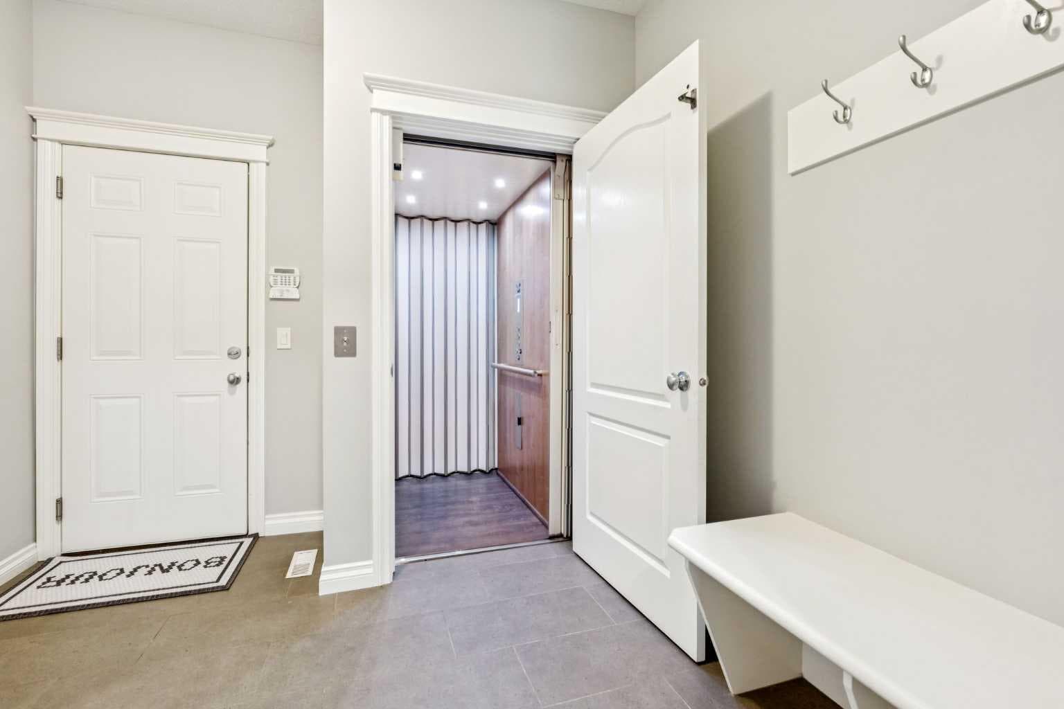 383 Evansglen Drive NW