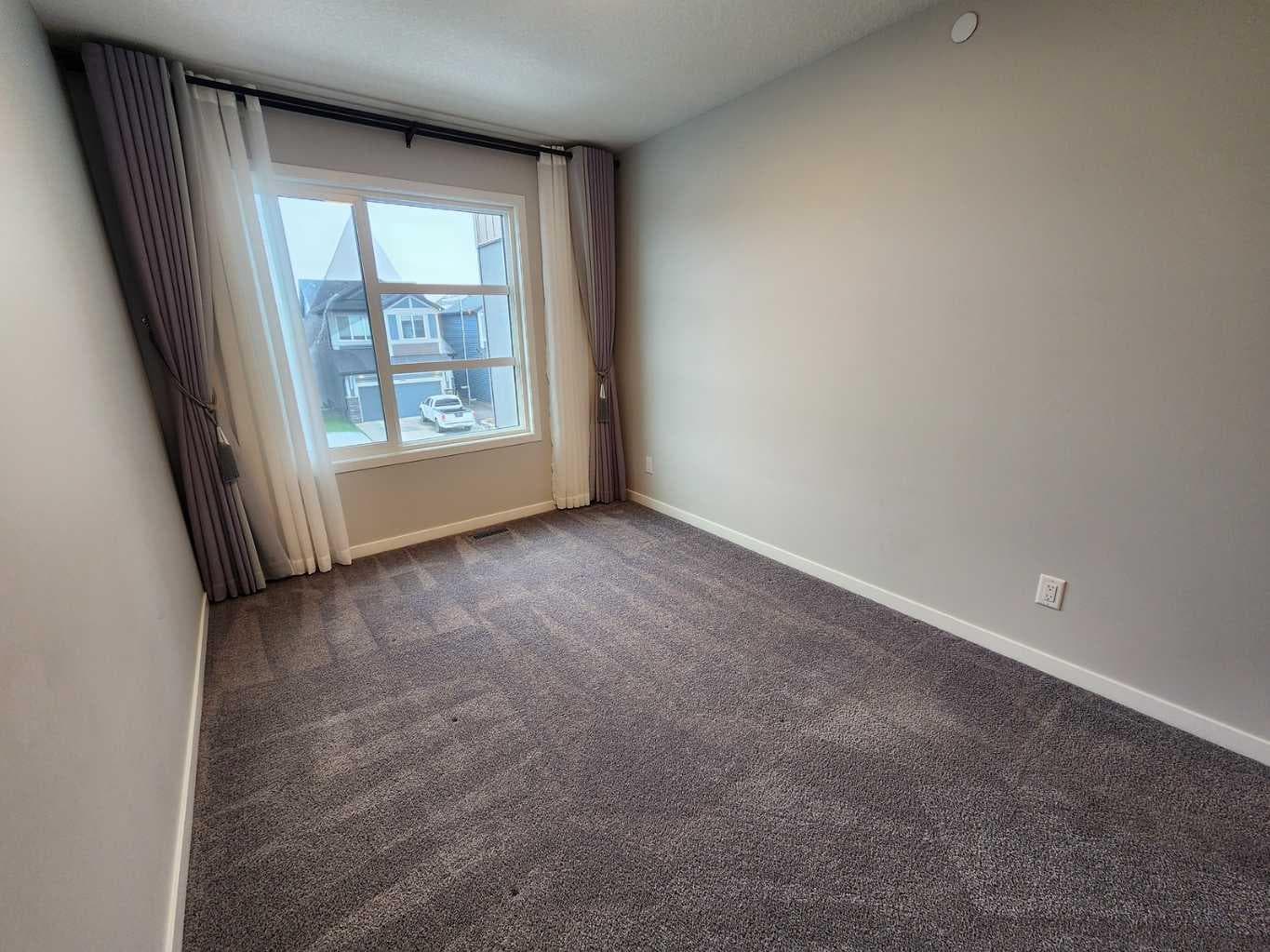 90 Howse Common NE
