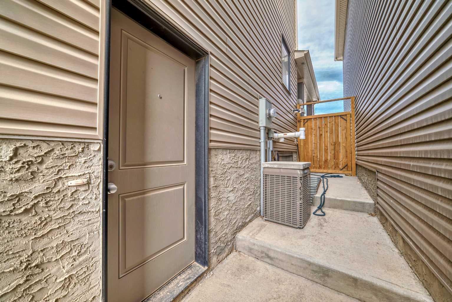 90 Howse Common NE