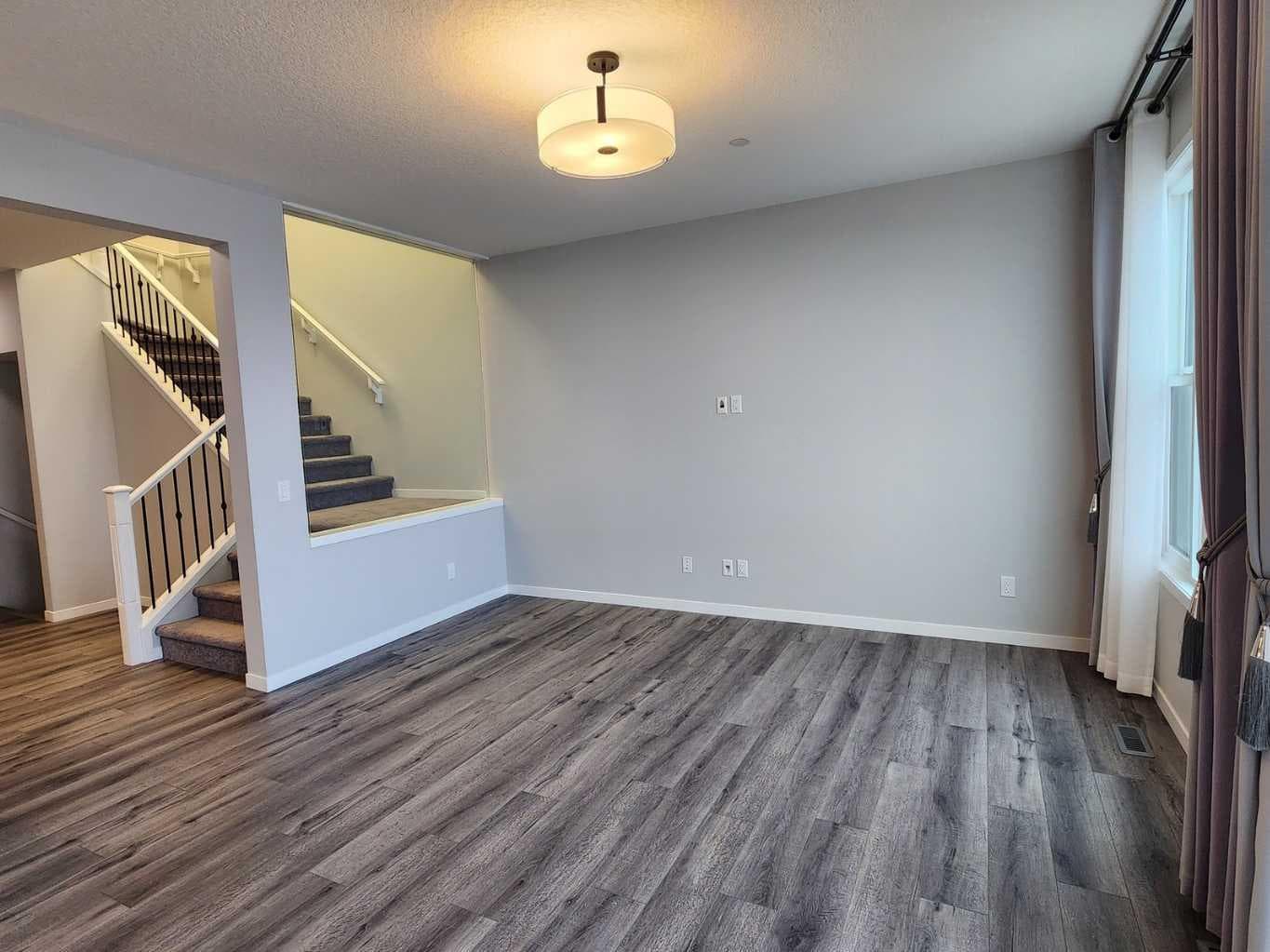 90 Howse Common NE