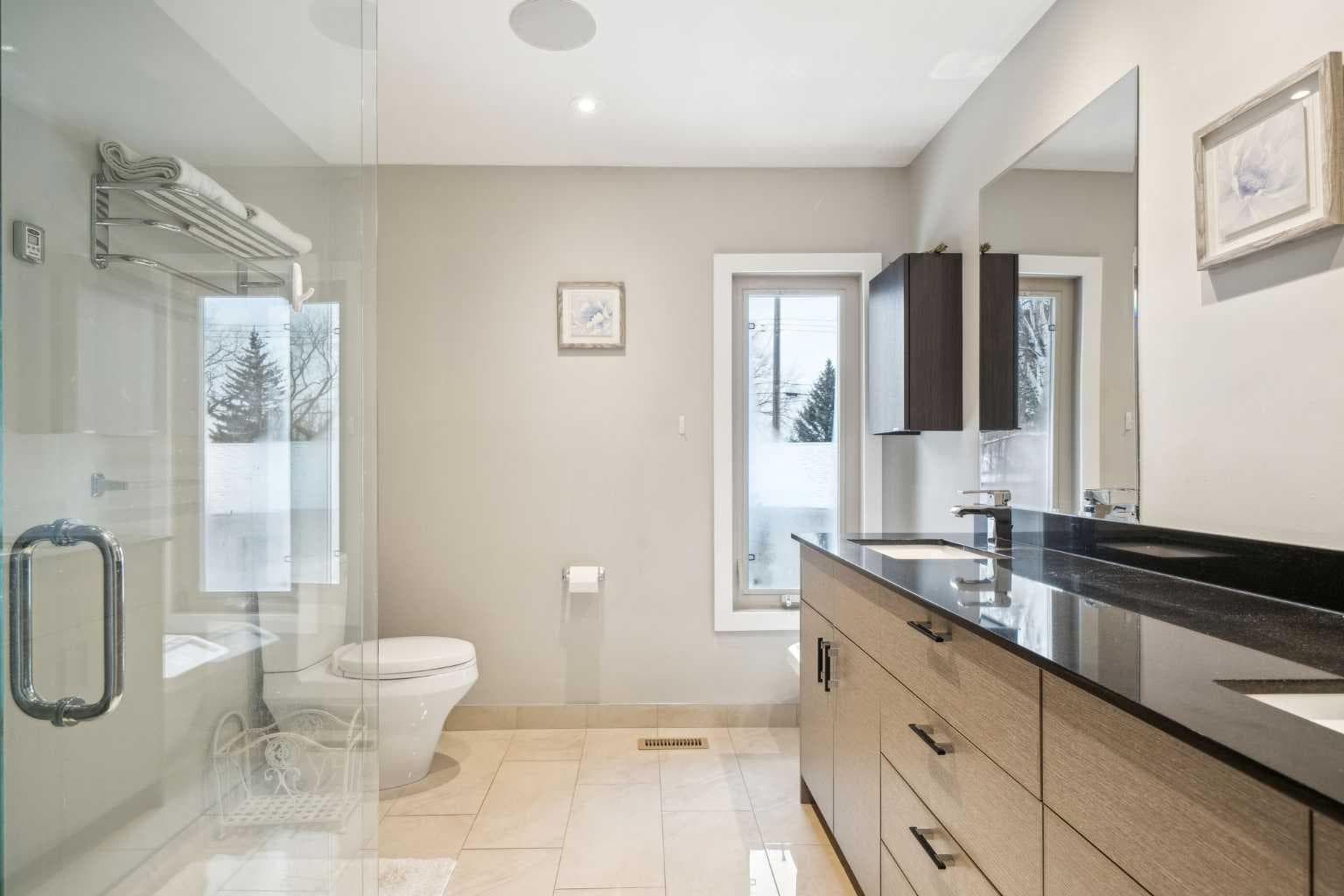 16 MEADOWLARK Crescent SW