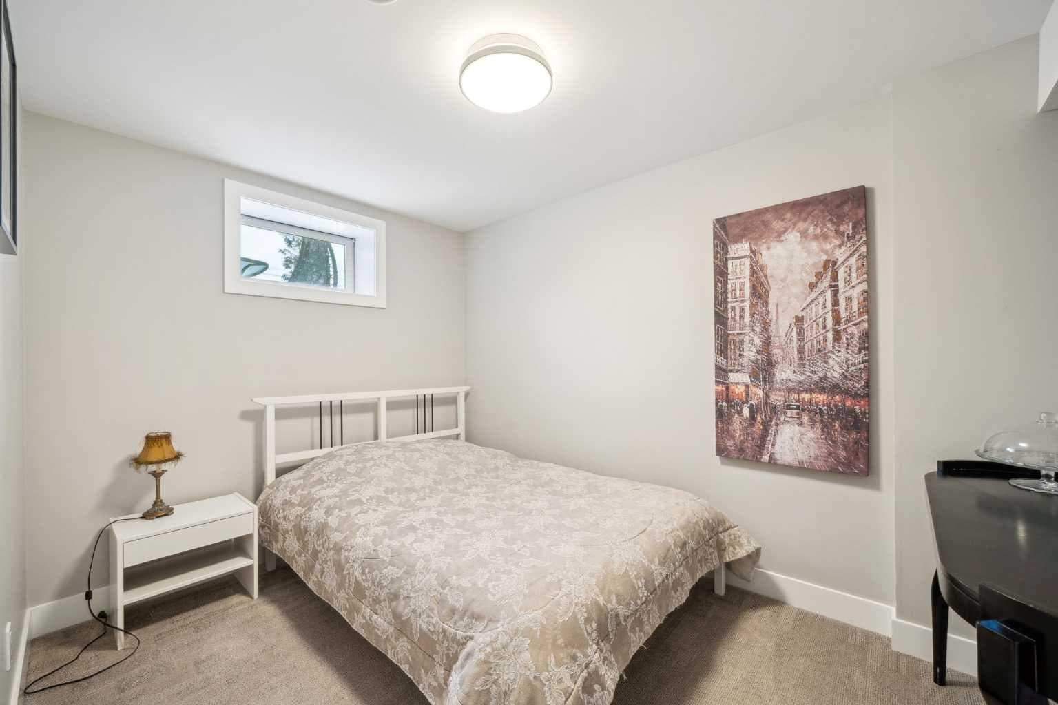 16 MEADOWLARK Crescent SW