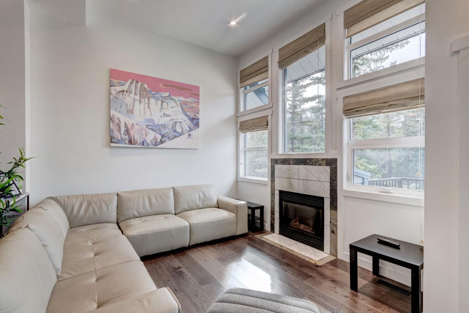 18, 242 Benchlands Terrace 