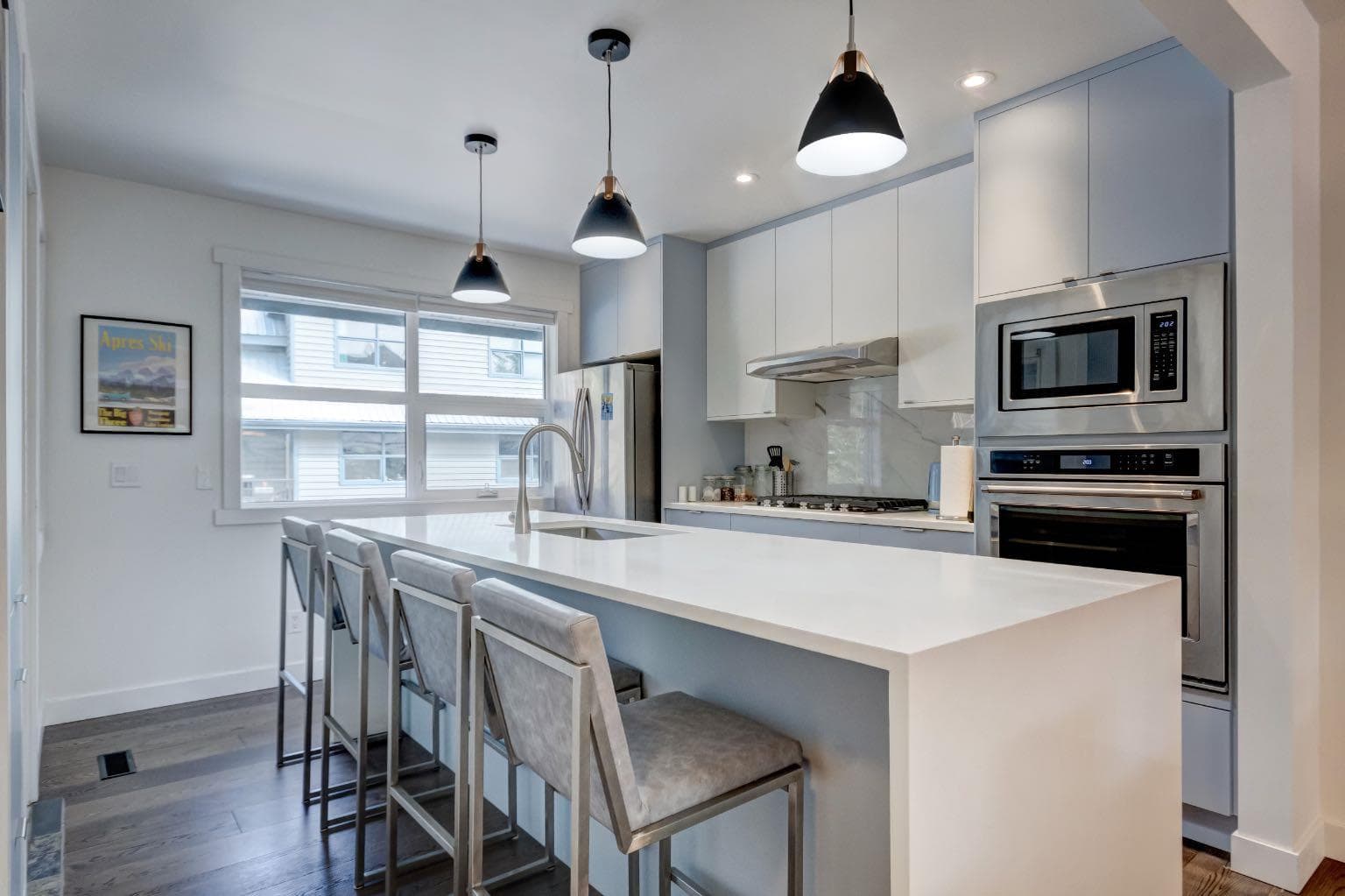 18, 242 Benchlands Terrace 