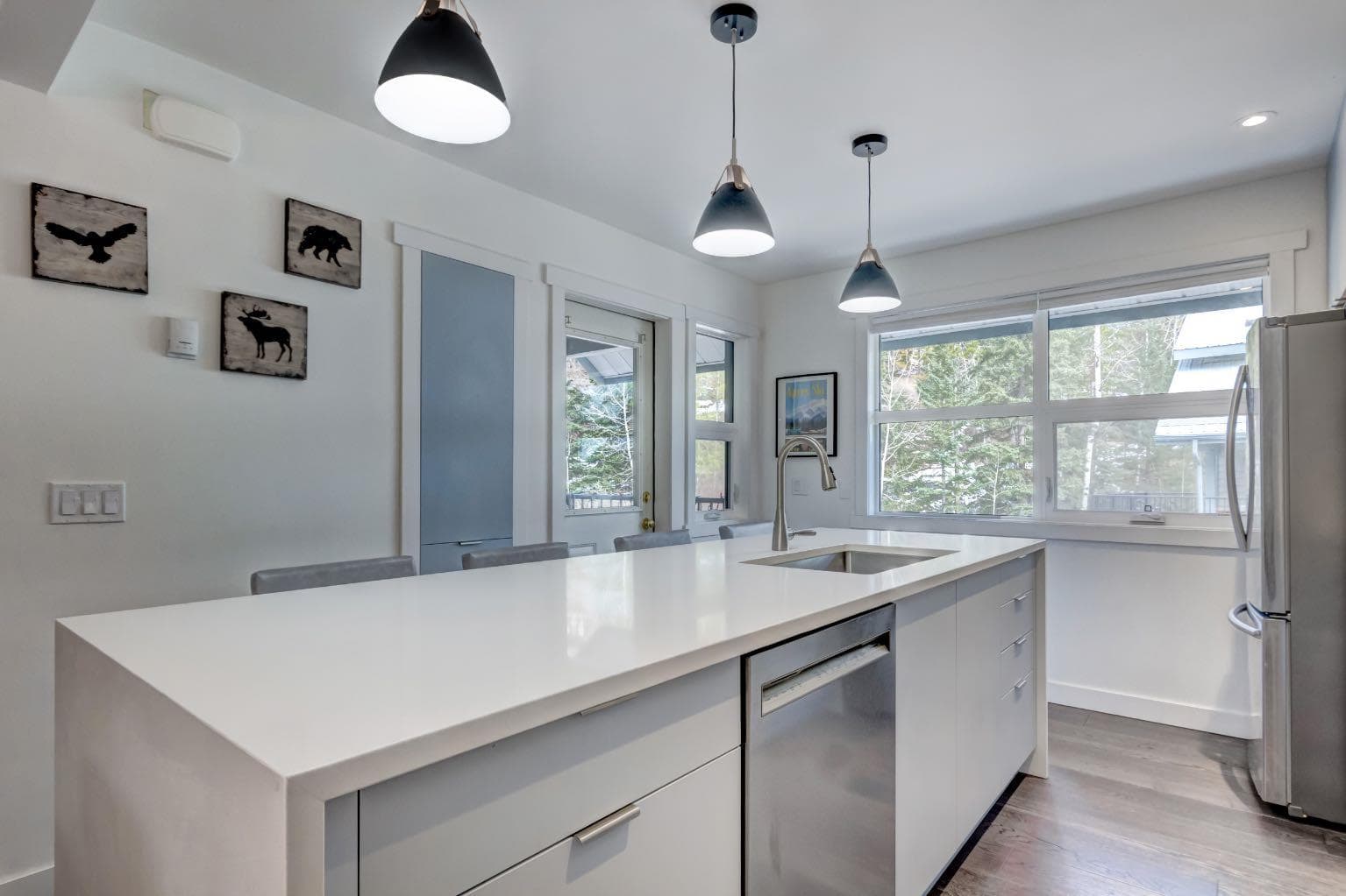 18, 242 Benchlands Terrace 