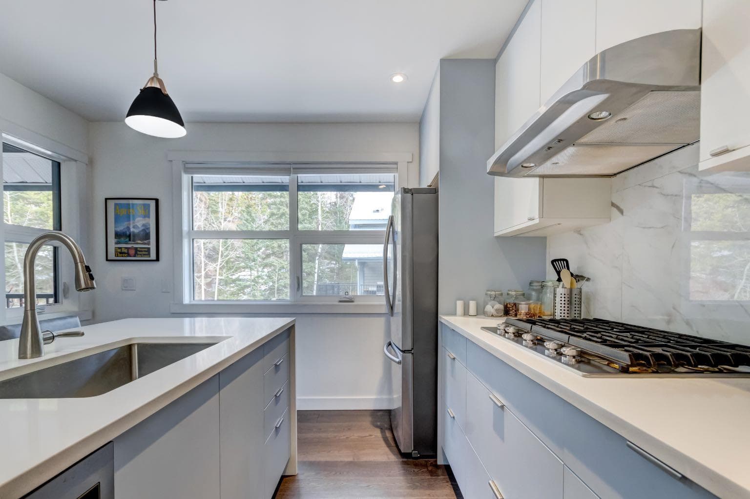 18, 242 Benchlands Terrace 