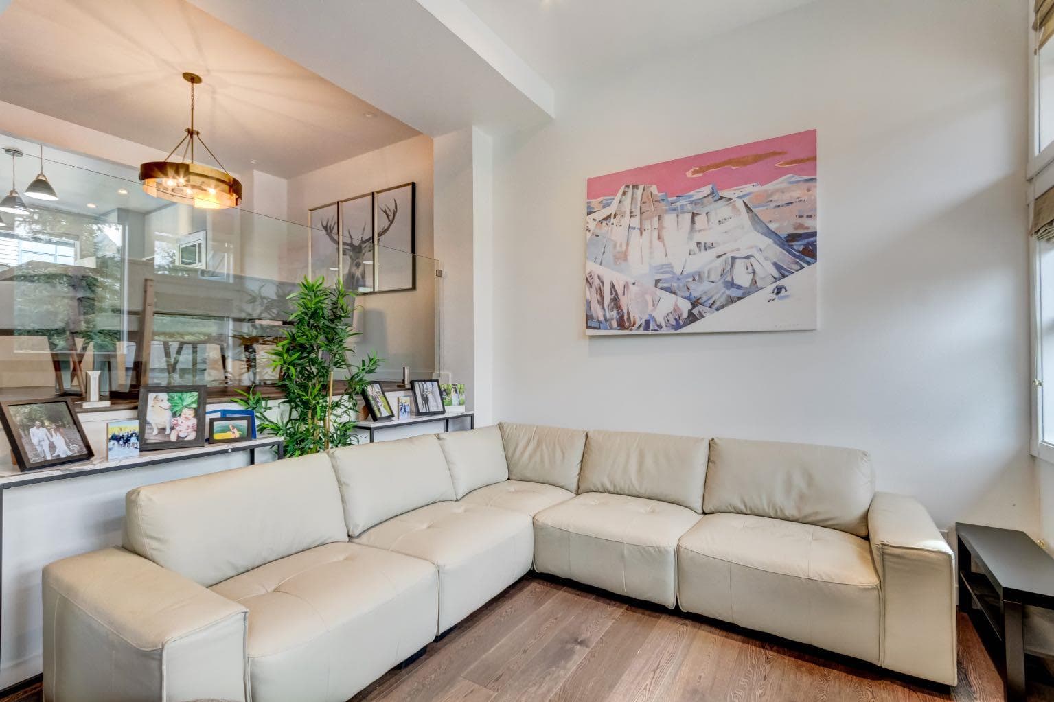 18, 242 Benchlands Terrace 