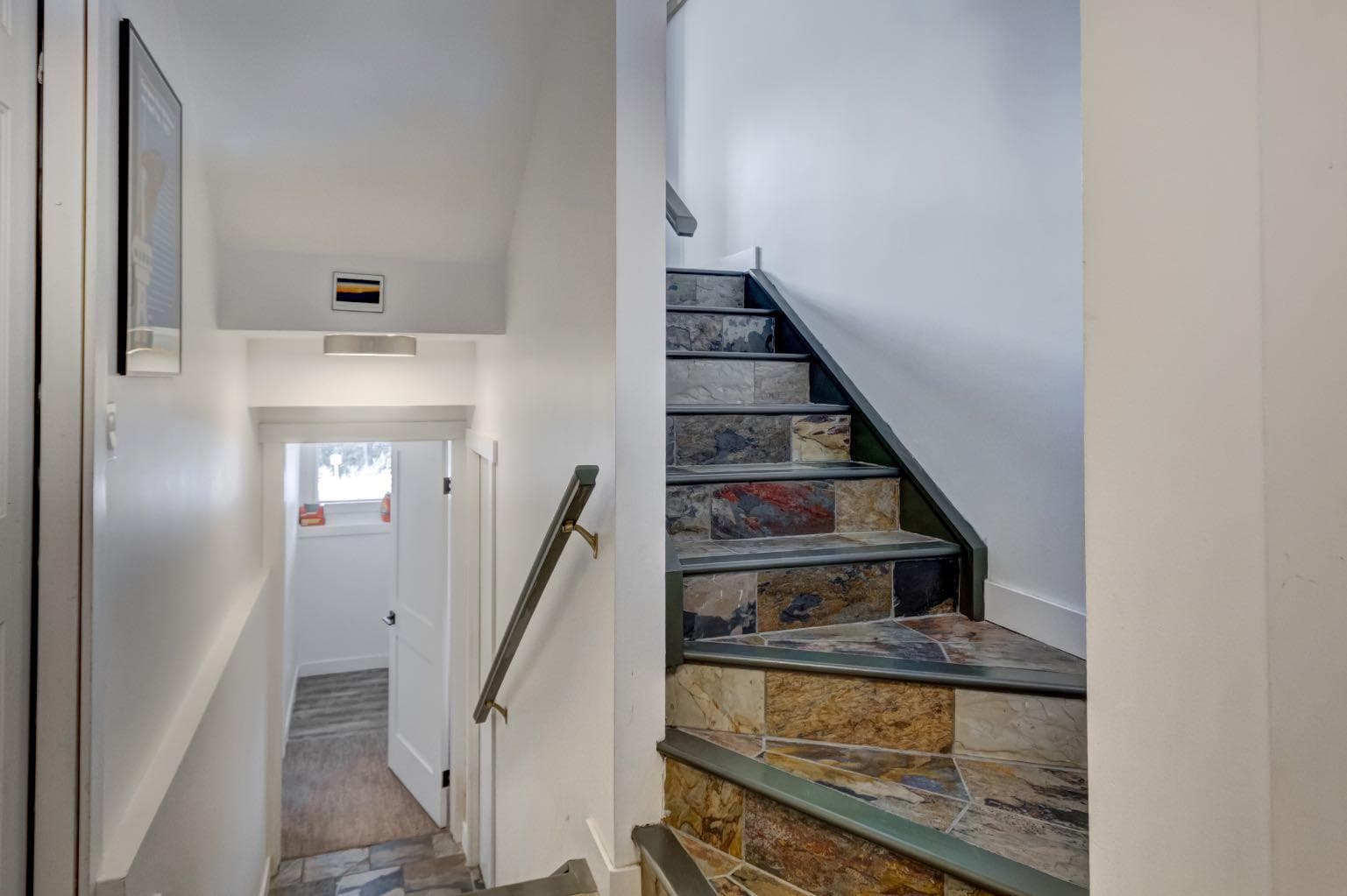 18, 242 Benchlands Terrace 