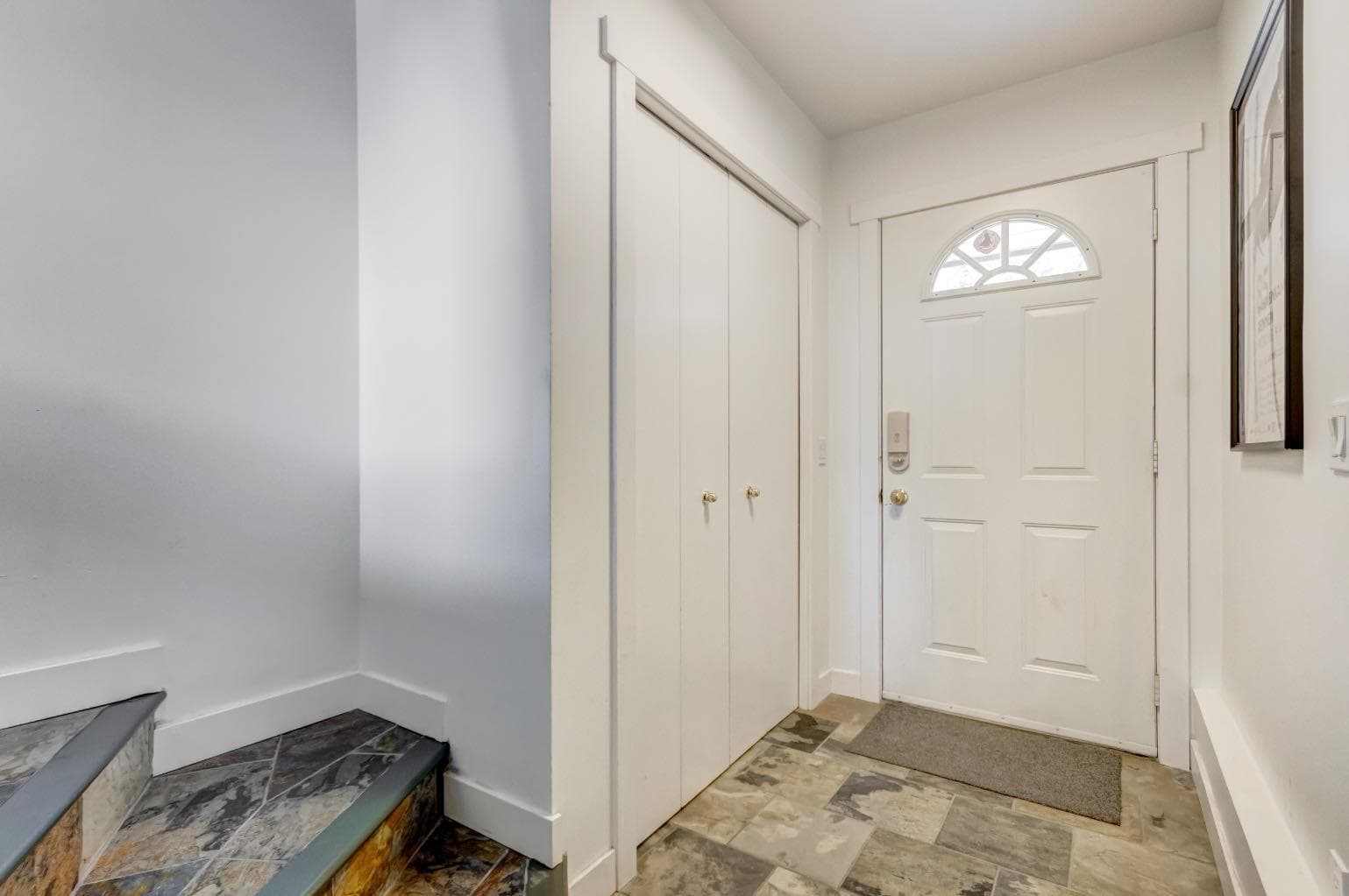 18, 242 Benchlands Terrace 