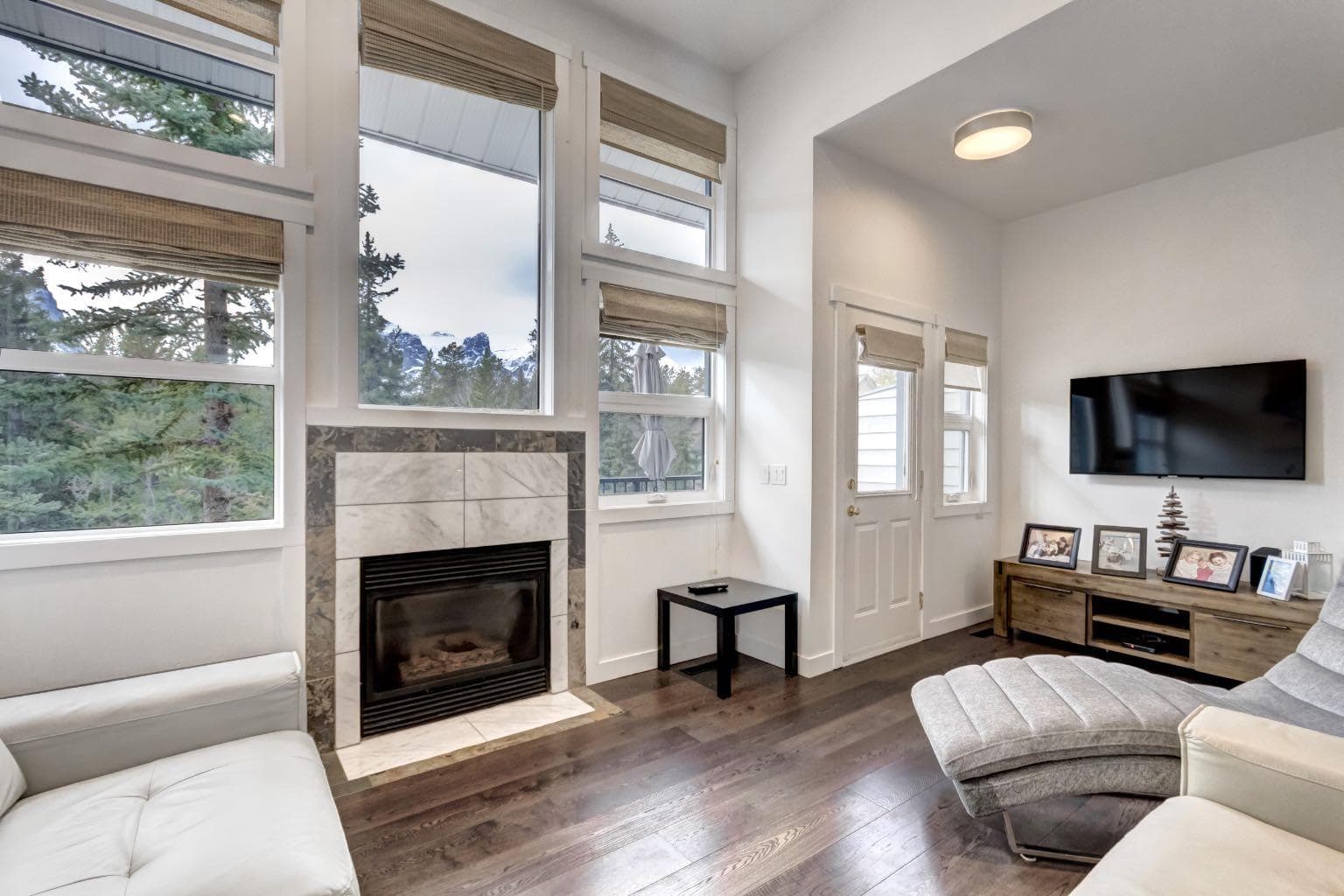 18, 242 Benchlands Terrace 