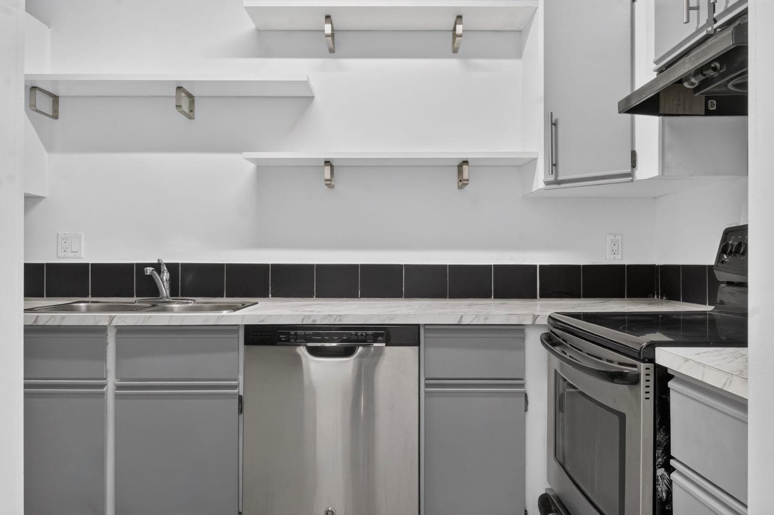 303, 333 Garry Crescent NE
