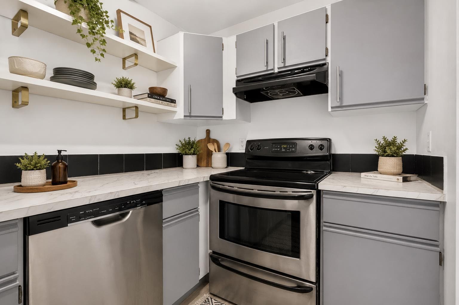 303, 333 Garry Crescent NE
